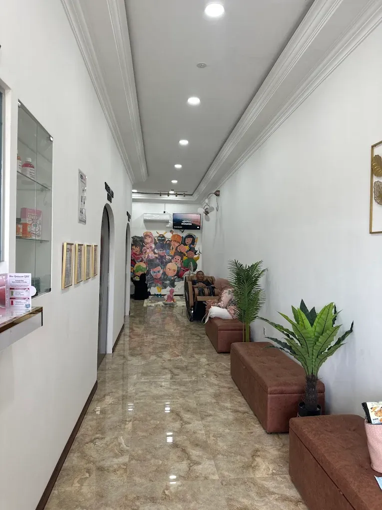 Ruang menunggu U.N.I Klinik Meranti Puchong