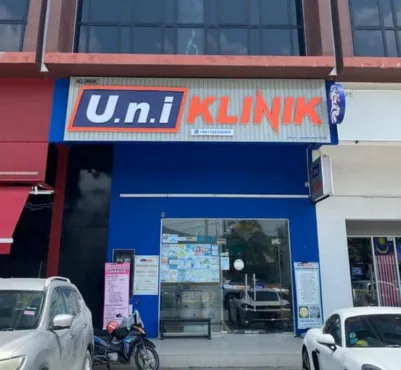 Bahagian hadapan U.N.I Klinik Meranti Puchong